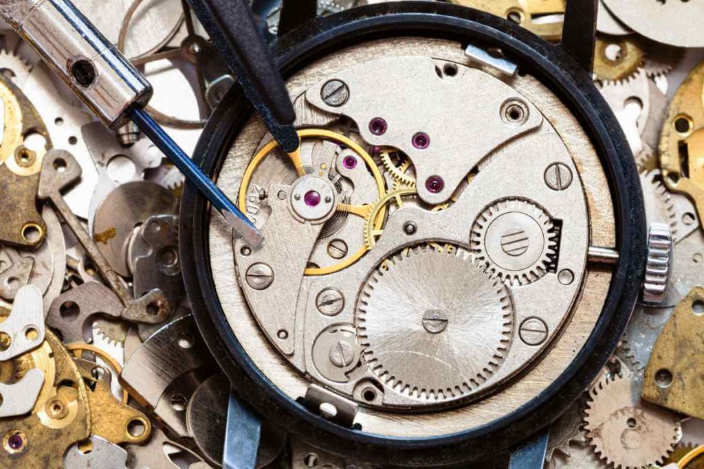 Oprava hodiniek a hodín za dobrú cenu - Hodinárstvo u dvoch levov